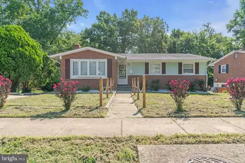 7300 Abbington Dr, Oxon Hill, MD 20745