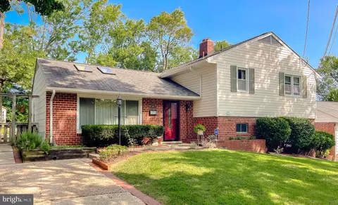 8318 Oliver St, New Carrollton, MD 20784