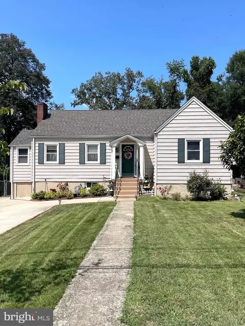 105 Seneca Dr, Oxon Hill, MD 20745