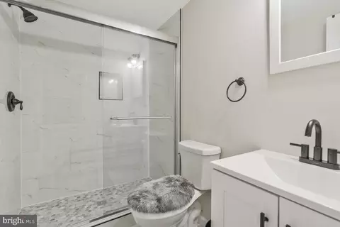 Bath - 6403 Oglethorpe Mill Dr, Brandywine, MD 20613 photo 3 of 3
