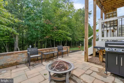 Exterior - 6403 Oglethorpe Mill Dr, Brandywine, MD 20613 photo 5 of 6