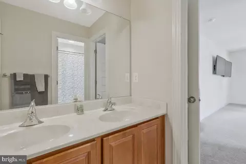 Entry Way - 6403 Oglethorpe Mill Dr, Brandywine, MD 20613 photo 10 of 12