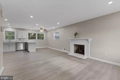 7304 Cloverdale Dr, Oxon Hill, MD 20745