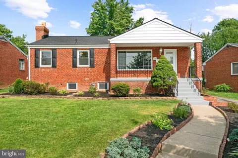 2110 Charleston Pl, Hyattsville, MD 20783