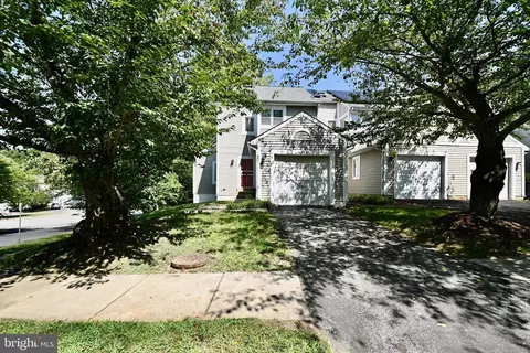 4650 Winterberry Ln, Oxon Hill, MD 20745