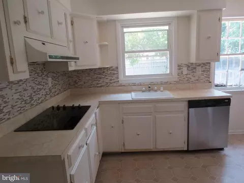 9302 Pine View Ln, Clinton, MD 20735 photo 8