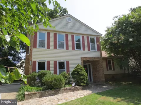 9302 Pine View Ln, Clinton, MD 20735