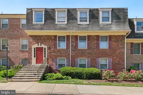 6036 Westchester Park Dr #6036 T-1, College Park, MD 20740