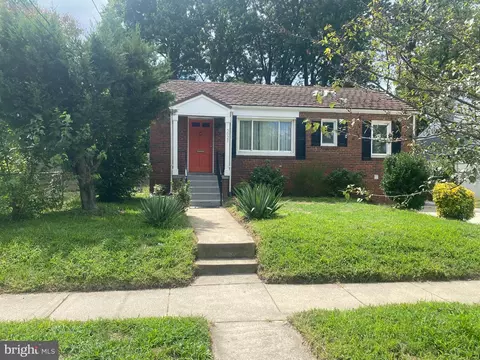 5027 Edgewood Rd, College Park, MD 20740