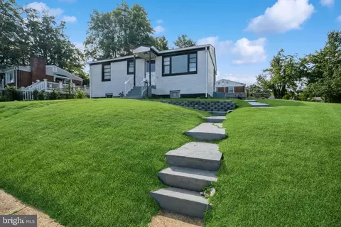 1007 Lindsay Rd, Oxon Hill, MD 20745