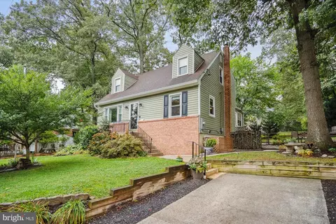 9915 Dubarry St, Glenn Dale, MD 20769