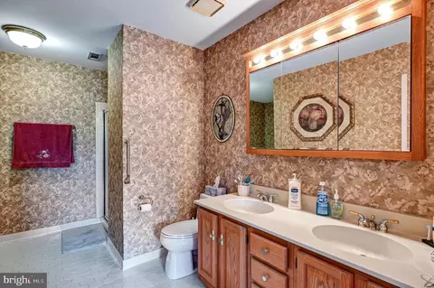 Bath - 13707 Concord Ave, Laurel, MD 20707 photo 4 of 5