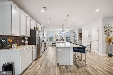 7648 Buzz Aldrin Ln, Lanham, MD 20706 photo 10