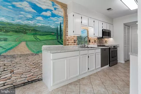 Kitchen - 9415 Nicklaus Ln #63, Laurel, MD 20708 photo 4 of 4
