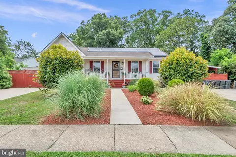 1207 Devonshire Dr, Oxon Hill, MD 20745 photo 1