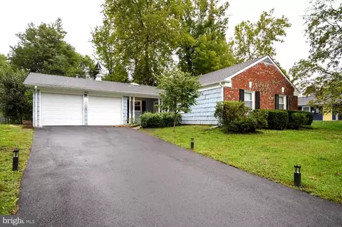 16118 Pointer Ridge Dr, Bowie, MD 20716 photo 2
