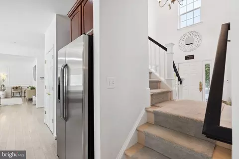 Entry Way - 9835 Farm Pond Rd, Laurel, MD 20708 photo 5 of 11