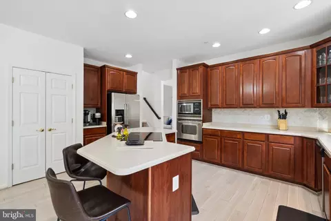 Kitchen - 9835 Farm Pond Rd, Laurel, MD 20708 photo 4 of 5