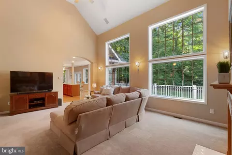 Living - 15609 Baden Naylor Rd, Brandywine, MD 20613 photo 4 of 5