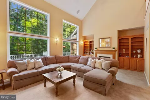 Living - 15609 Baden Naylor Rd, Brandywine, MD 20613 photo 2 of 5