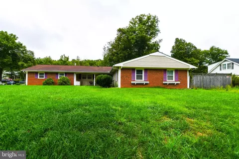 12511 Silverbirch Ln, Laurel, MD 20708