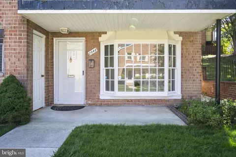 7946 Lakecrest Dr, Greenbelt, MD 20770