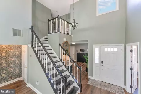 Entry Way - 14235 Greenview Dr, Laurel, MD 20708 photo 4 of 12