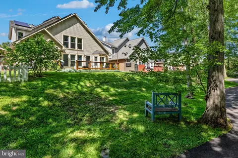 Exterior - 14235 Greenview Dr, Laurel, MD 20708 photo 8 of 11