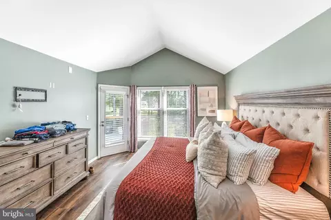 Bedroom - 14235 Greenview Dr, Laurel, MD 20708 photo 1 of 4