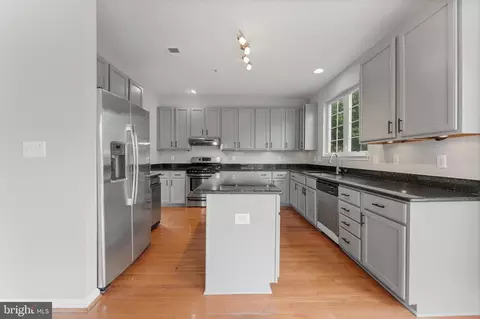 7806 Drum Point Ln, Clinton, MD 20735 photo 9