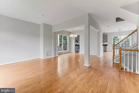 7806 Drum Point Ln, Clinton, MD 20735 photo 4