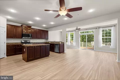 14919 First Baptist Ln, Laurel, MD 20707 photo 2