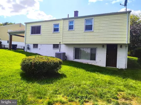 7531 Newberry Ln, Lanham, MD 20706 photo 3