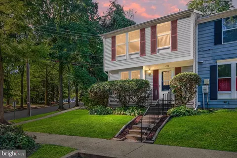 1200 Patriot Ln, Bowie, MD 20716