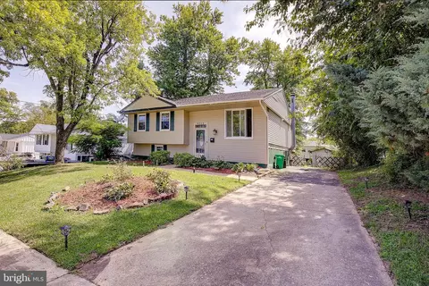 9209 Roxanne Dr, Lanham, MD 20706