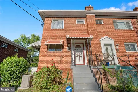 852 Neptune Ave, Oxon Hill, MD 20745