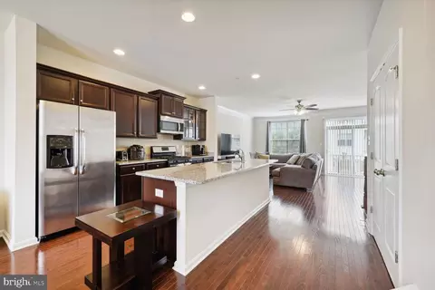 Entry Way - 9524 Smithview Pl, Lanham, MD 20706 photo 3 of 10