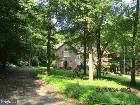 5803 Lowery Ln, Marlboro, MD 20772