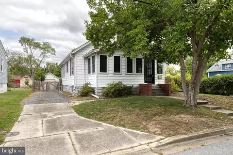 5014 Roanoke Pl, College Park, MD 20740