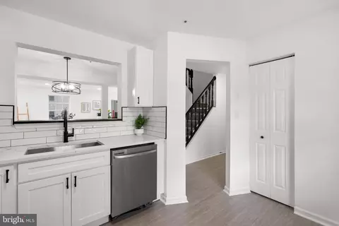Entry Way - 2900 Buckthorn Ct, Lanham, MD 20706 photo 3 of 4
