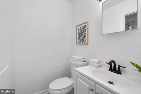 Bath - 2900 Buckthorn Ct, Lanham, MD 20706 photo 2 of 4