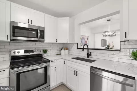 Kitchen - 2900 Buckthorn Ct, Lanham, MD 20706 photo 3 of 3