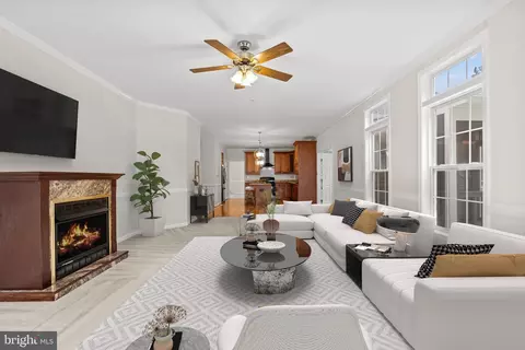 Living - 9618 Stuart Ln, Clinton, MD 20735 photo 3 of 4