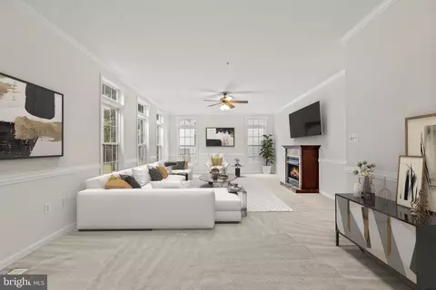 Living - 9618 Stuart Ln, Clinton, MD 20735 photo 4 of 4