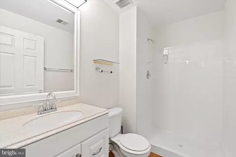 Bath - 9618 Stuart Ln, Clinton, MD 20735 photo 4 of 4