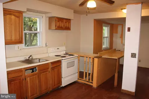 1912 Campbell Dr, Suitland, MD 20746