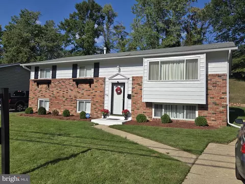 5520 Helmont Dr, Oxon Hill, MD 20745