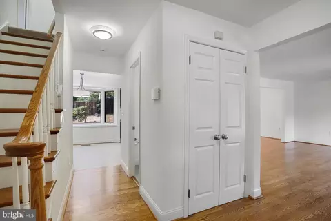 7006 Wren Ln, Lanham, MD 20706 photo 3