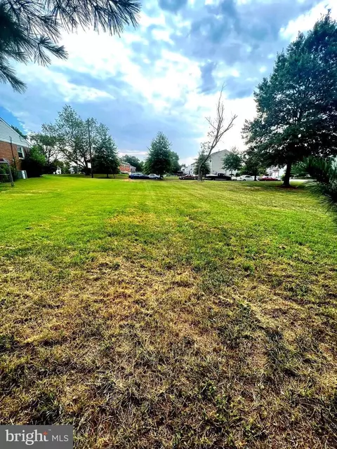 7903 Maxfield St, Clinton, MD 20735 photo 2