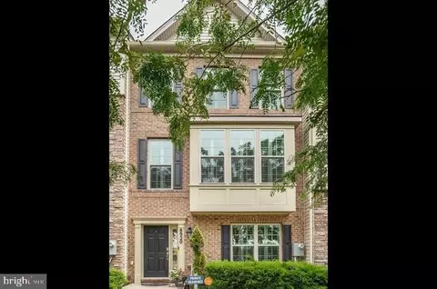 8920 Tower Pl, Lanham, MD 20706